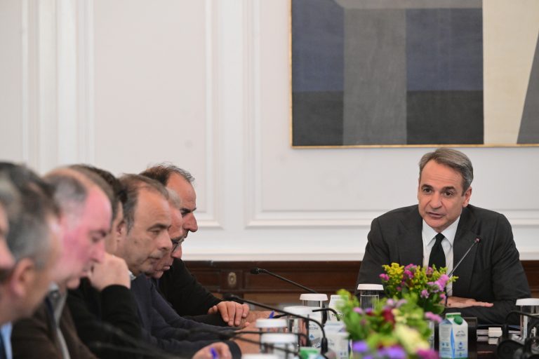 Aγρότες: Στο Μαξίμου για το ραντεβού με τον Μητσοτάκη (βίντεο)