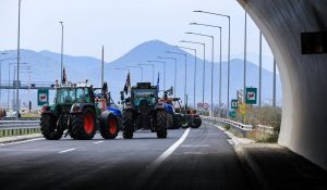 Τέμπη: Αποκαταστάθηκε η κυκλοφορία μετά την αποχώρηση των αγροτών