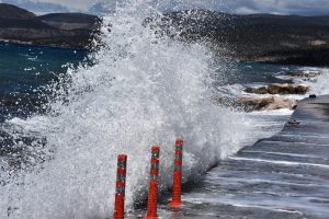 Ισχυροί άνεμοι φέρνουν ακυρώσεις πλοίων προς Κυκλάδες