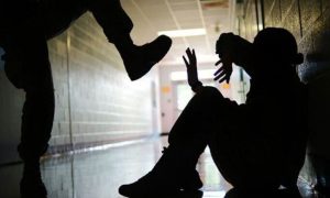 Άλιμος: Στο νοσοκομείο 13χρονος μετά από άγριο ξυλοδαρμό από ομάδα 10 ανηλίκων
