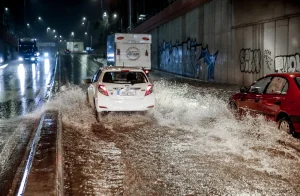 Υπερχείλισε ρέμα στον Ασπρόπυργο – Έκτακτη ειδοποίηση 112