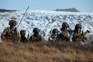 Σε ετοιμότητα μάχης οι Δανοί στρατιώτες στη Γροιλανδία – «Είμαστε έτοιμοι αν επιτεθούν οι ΗΠΑ»