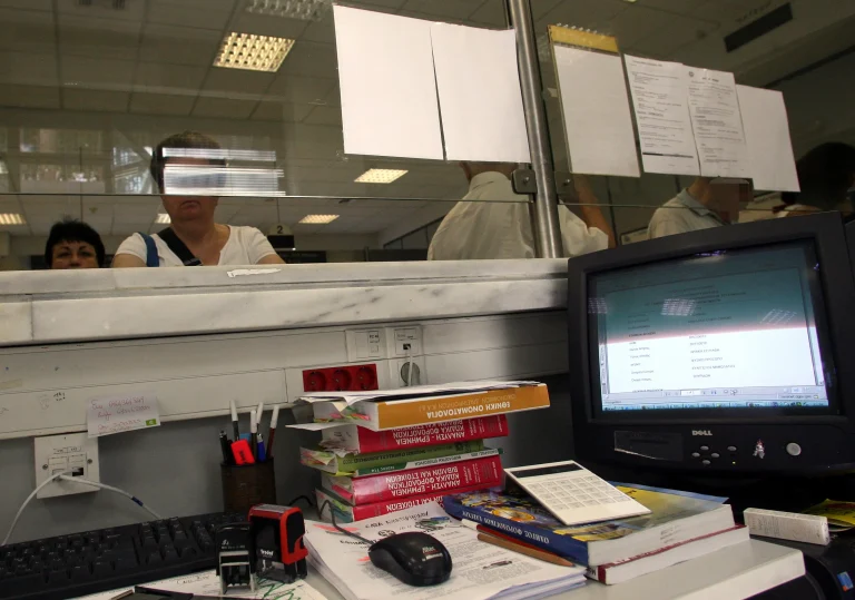 Υποκατάσταση δημόσιας υπηρεσίας από ιδιώτες