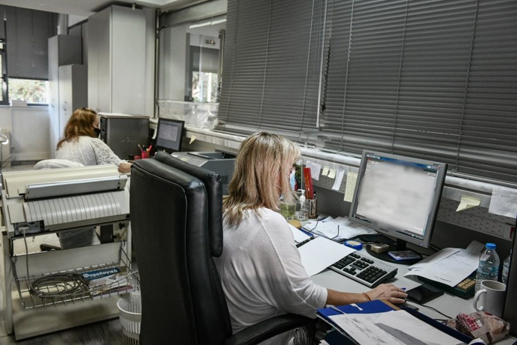 Μόνιμοι διορισμοί σε υπουργεία χωρίς προκήρυξη – Δεκτά όλα τα πτυχία ΑΕΙ και ΤΕΙ