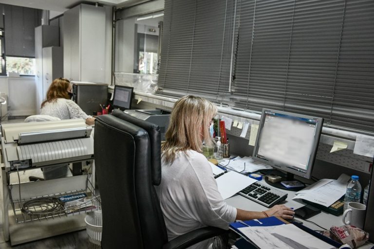 Δημόσιο: Έρχεται ηλεκτρονικό “μάτι” για απόντες και “μαϊμού” υπερωρίες