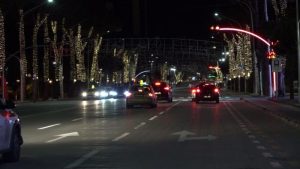 Το νέο φανάρι στην Αλβανία που έγινε viral και φωτίζει… ολόκληρη την κολόνα