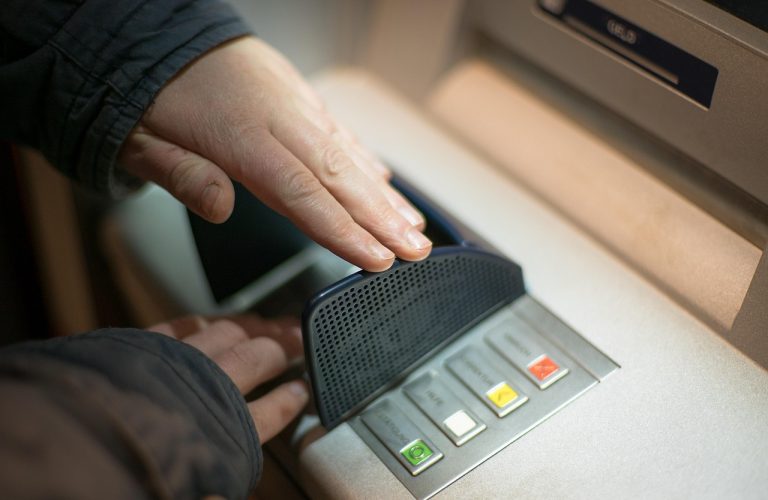 Ποια επιδόματα μπορεί να πάρει ένας συνταξιούχος και δεν το γνωρίζει