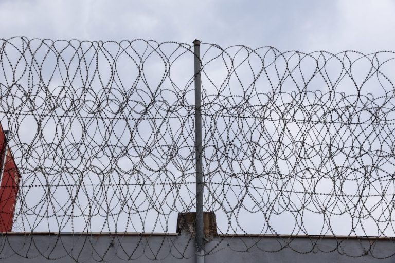 Απόδραση από τον Κορυδαλλό: Δύο συλλήψεις σωφρονιστικών υπαλλήλων