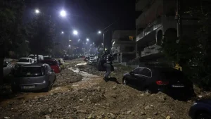 «Τρέμουν» και το ψιλόβροχο στα νότια – Χρόνιος εφιάλτης τα μπαζωμένα ρέματα
