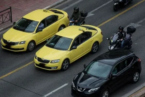 Ηλεκτρικά ταξί: Κόστος και υποδομές πυροδοτούν κινητοποιήσεις