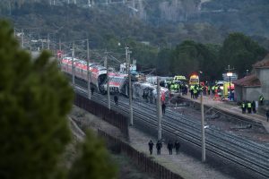 Ισπανία: Τριήμερο εθνικό πένθος μετά το σιδηροδρομικό δυστύχημα με 39 νεκρούς