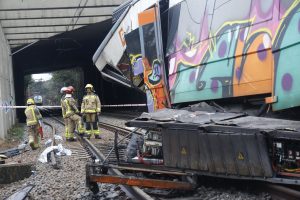Ισπανία: Τρένο συγκρούστηκε με γερανό! – Τρίτο σιδηροδρομικό ατύχημα σε λίγες ημέρες