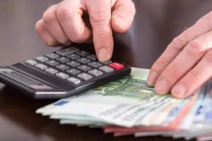 Πώς διαμορφώνονται οι νέες ασφαλιστικές  εισφορές των ελεύθερων επαγγελματιών