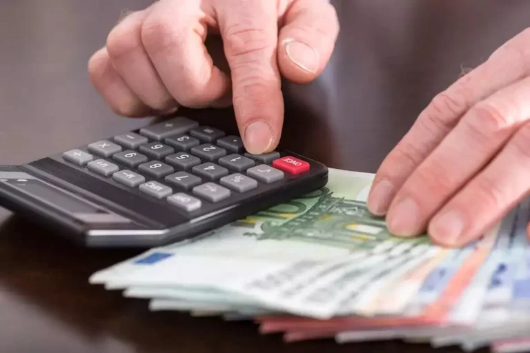 Πώς διαμορφώνονται οι νέες ασφαλιστικές  εισφορές των ελεύθερων επαγγελματιών