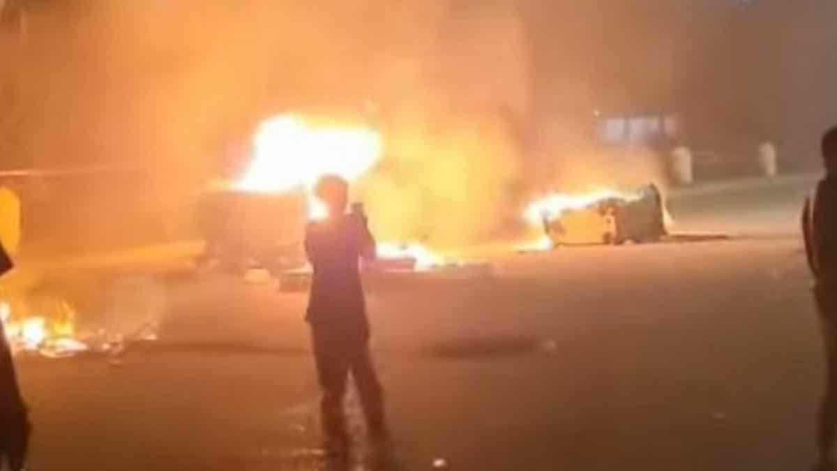 Νύχτα επεισοδίων στον Ασπρόπυργο: Πέτρες σε λεωφορείο και τραυματισμός αστυνομικού