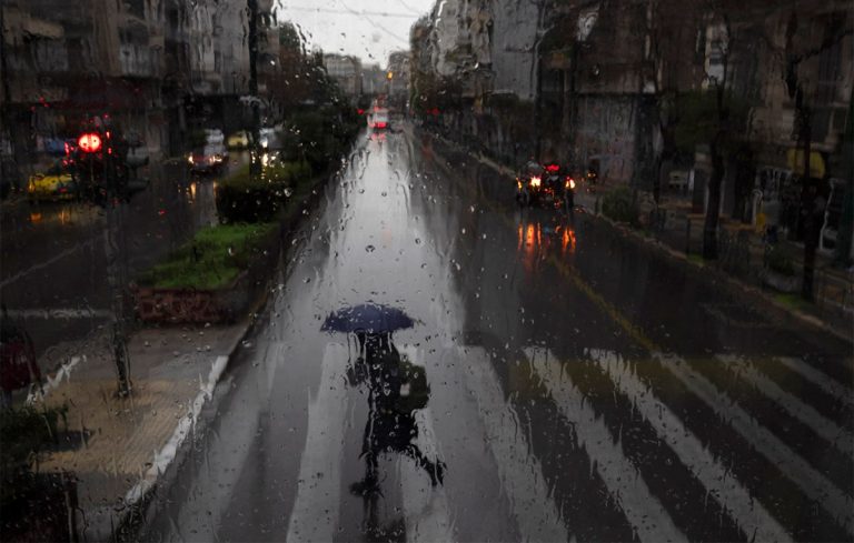 Ξεκίνησε η καταιγίδα – Στα όρια η Αττική από τα έντονα φαινόμενα