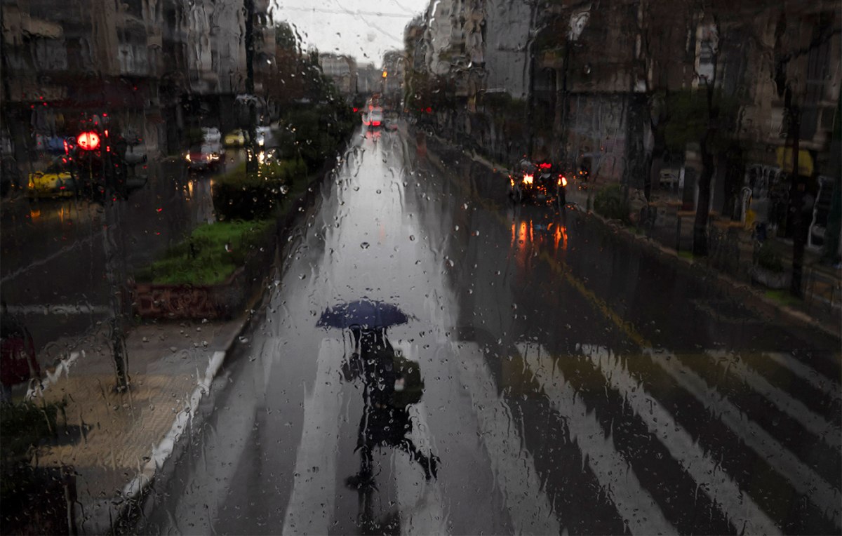 Ξεκίνησε η καταιγίδα – Στα όρια η Αττική από τα έντονα φαινόμενα