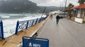 Κακοκαιρία στην Κω: Ισχυροί άνεμοι προκάλεσαν ζημιές στο λιμάνι