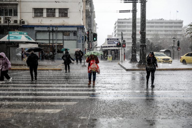 Ισχυρές βροχές και χαλαζοπτώσεις – Πού θα «χτυπήσει» η κακοκαιρία