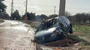 Βάρη: Τα νερά έσπασαν μπαλκονόπορτα και παρέσυραν παιδί από το κρεβάτι!