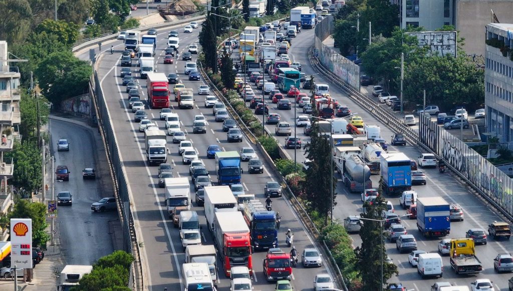 Βρέχει στην Αττική: Που θα βρεις κίνηση