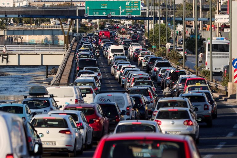 Σαρωτικοί έλεγχοι για ανασφάλιστα, απλήρωτα τέλη και ΚΤΕΟ: «Kαμπάνες» έως 10.000€