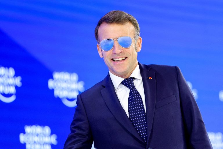 Τα γυαλιά του Μακρόν… ανέβασαν τις μετοχές της εταιρείας