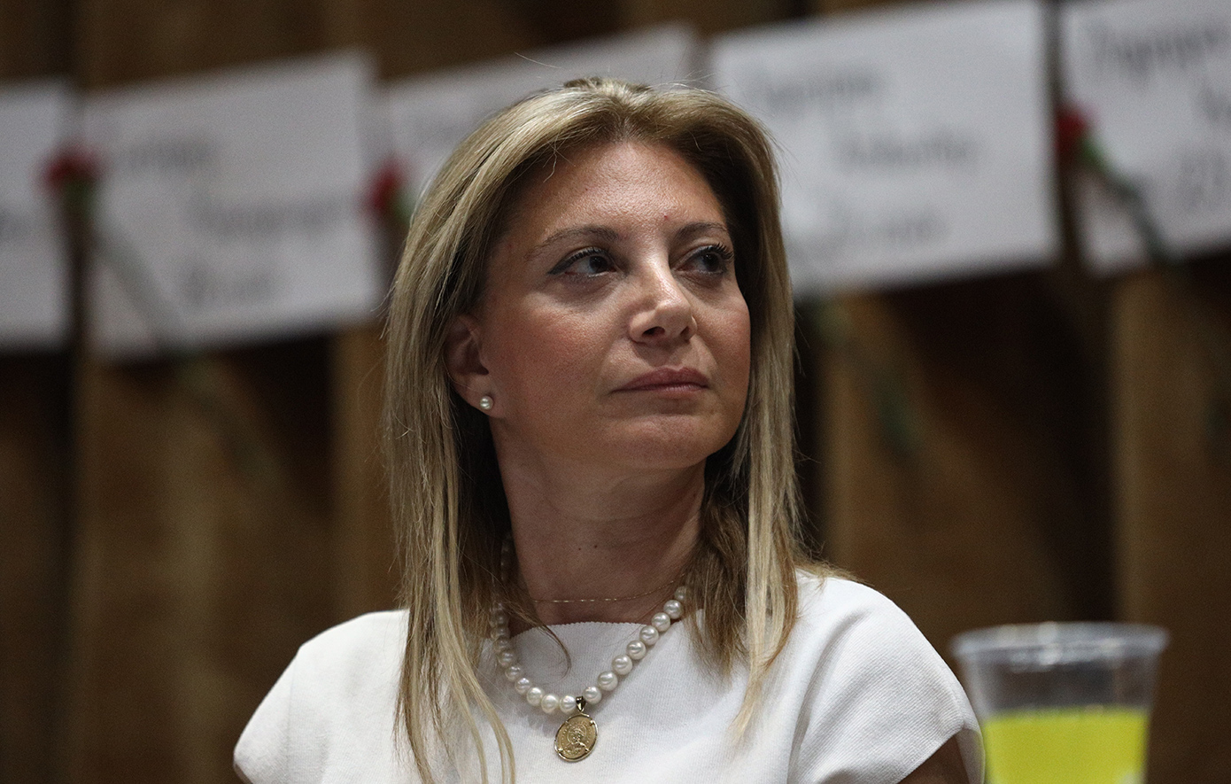 Καρυστιανού κατά Τσίπρα: «Νομίζει ότι τρώμε κουτόχορτο ή έχουμε μνήμη χρυσόψαρου»