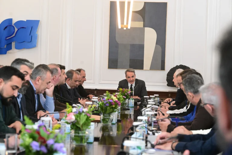 Ολοκληρώθηκε η συνάντηση Μητσοτάκη με τους αγρότες μετά από 4 ώρες – Τι συζητήθηκε