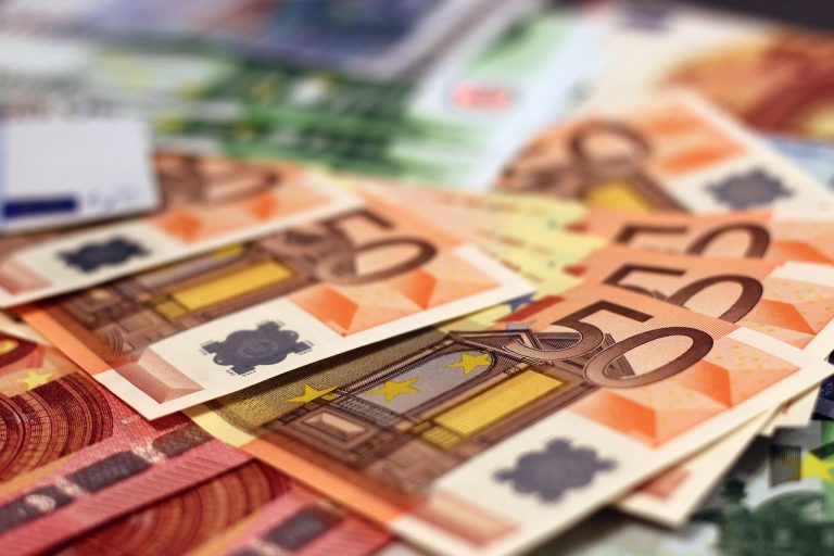 Αυξήσεις συντάξεων: Πότε θα φανούν στην τσέπη και πόσο θα είναι
