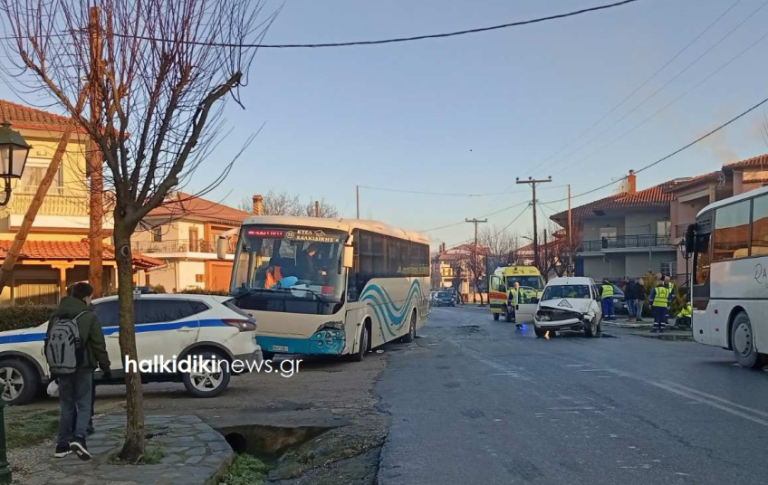 Σύγκρουση μαθητικού λεωφορείου με βαν στη Χαλκιδική – Τρεις τραυματίες