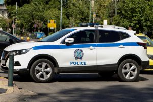 Άνω Λιόσια: Επιχείρηση-«σκούπα» της ΕΛ.ΑΣ. με 17 συλλήψεις – Όπλα, ναρκωτικά και 1.250 μέτρα παράνομων καλωδίων