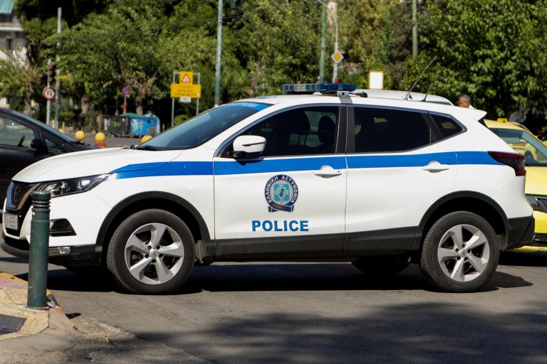 Άνω Λιόσια: Επιχείρηση-«σκούπα» της ΕΛ.ΑΣ. με 17 συλλήψεις – Όπλα, ναρκωτικά και 1.250 μέτρα παράνομων καλωδίων