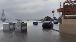 Κακοκαιρία σαρώνει τη Δυτική Ελλάδα: Πλημμύρες, χαλάζι και δέντρα στο δρόμο