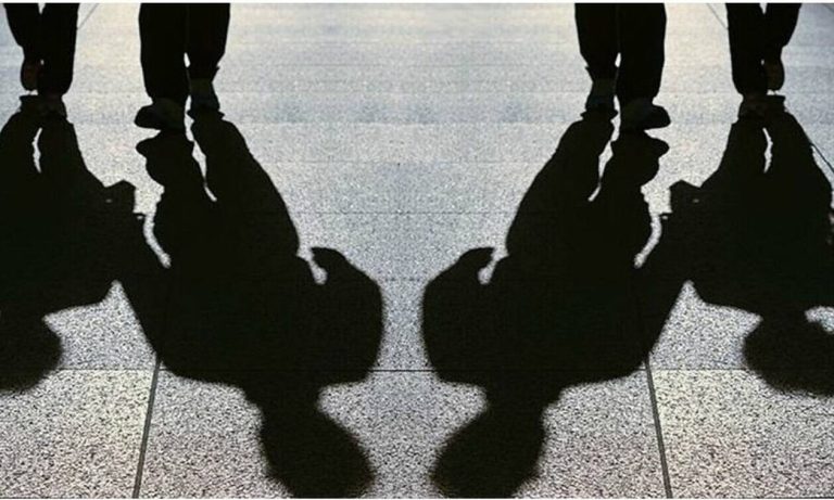 Βόλος: Ανήλικοι έβγαλαν σουγιά σε παιδιά που έλεγαν κάλαντα για να τους ληστέψουν