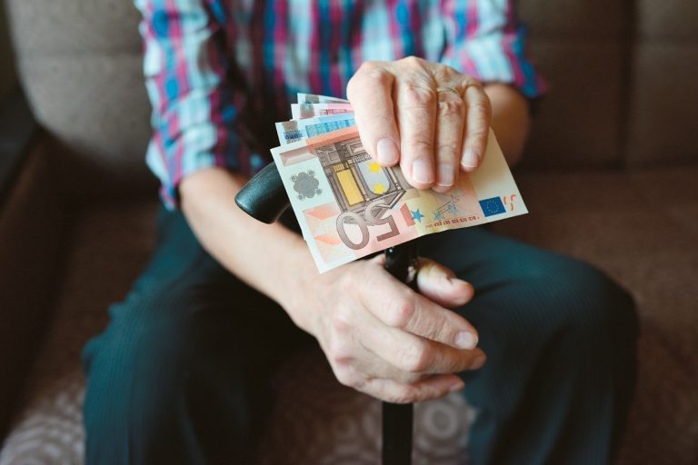 Κάτω από 940 ευρώ οι 6 στις 10 συντάξεις – Τα στοιχεία που «δείχνουν» την πίεση στους συνταξιούχους