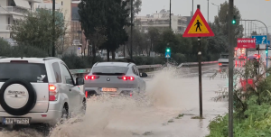Κακοκαιρία στην Αττική: Πλημμύρες, πτώσεις δέντρων και κατολίσθηση (φωτο)