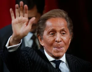 Σε λαϊκό προσκύνημα η σορός του Valentino – Πότε θα γίνει η κηδεία του