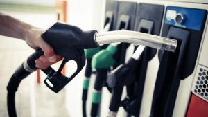 Μείωση 10 λεπτά στη βενζίνη: Θα τα δούμε όντως στην αντλία και στην τσέπη;