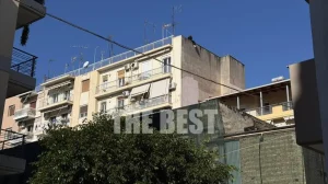 (upd) Έληξε ο συναγερμός στην Πάτρα- Η γυναίκα κατέβηκε με ασφάλεια