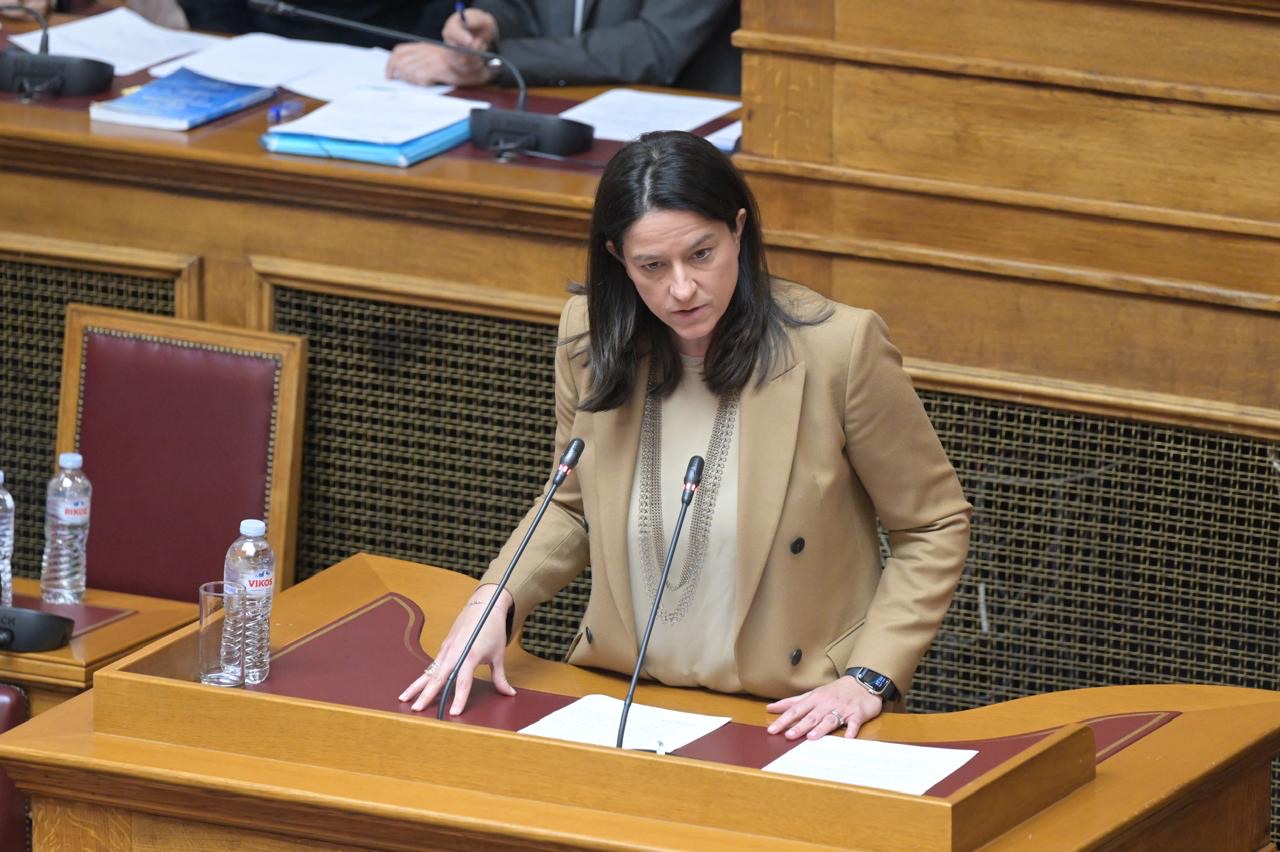 Κεραμέως στη Βουλή: Μεγαλύτερα κέρδη στους εργαζόμενους μέσω ΣΣΕ