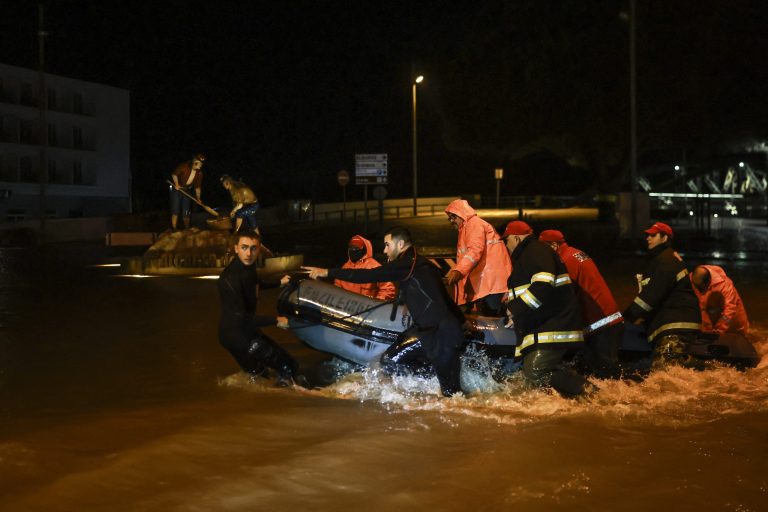Ένας νεκρός, μία αγνοούμενη από την καταιγίδα Λεονάρντο που πλήττει την Ιβηρική