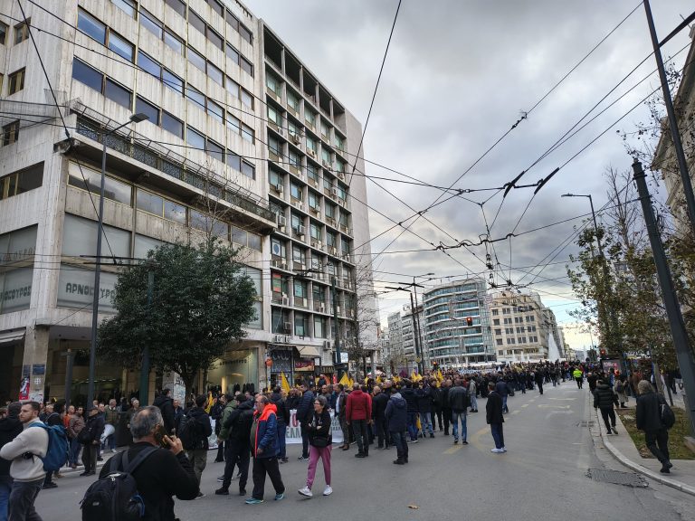 Αποχωρούν σήμερα από το Σύνταγμα τα τρακτέρ