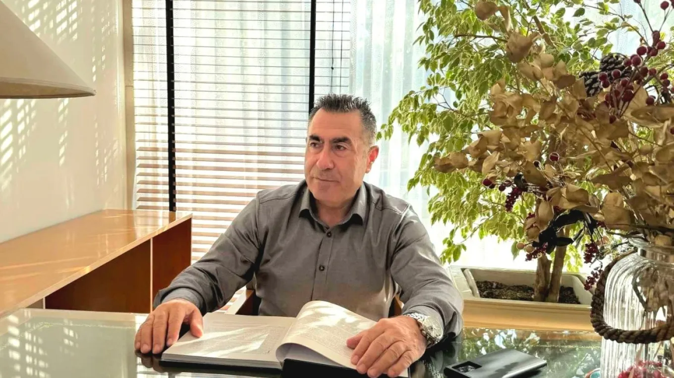 Σε αργία 30 ημερών ο δήμαρχος Πάργας Νίκος Ζαχαριάς
