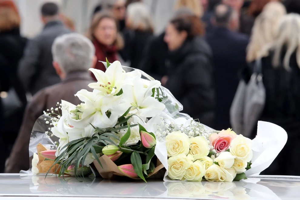 Το τελευταίο αντίο στην Αντιγόνη Πανέλλη – Συγκίνηση στην εξόδιο ακολουθία