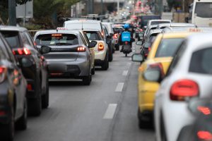 Χωρίς φανάρια η Αττική: Πτώση τάσης προκάλεσε προβλήματα στην κυκλοφορία