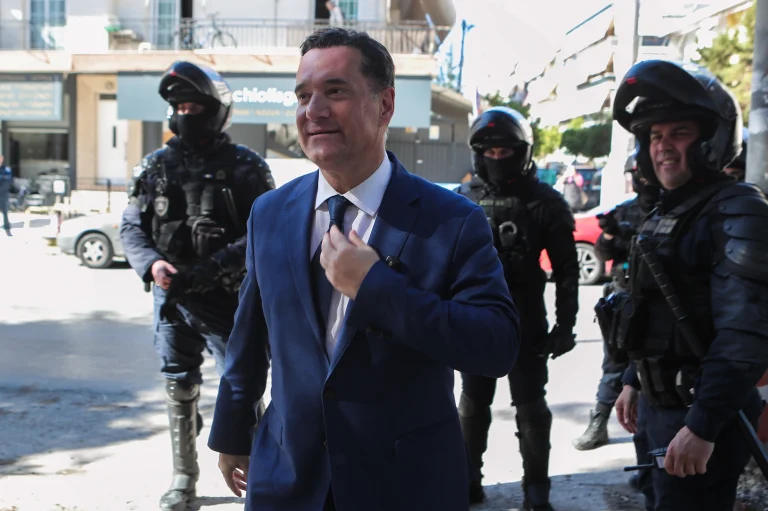 Επεισόδια στο Γενικό Κρατικό Νίκαιας: Προσαγωγή γιατρού κατά την επίσκεψη Γεωργιάδη