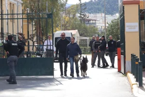 Ευελπίδων: Φάρσα το τηλεφώνημα για βόμβα