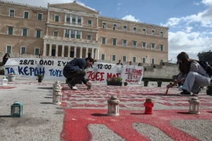 Τέμπη: 7 προσαγωγές και μία σύλληψη στο συλλαλητήριο στα Προπύλαια