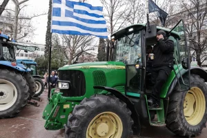Στους δρόμους ξανά οι αγρότες: «Πασχαλινό» μπλόκο στον Ε-65